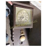 vintage wal clock w pendulum