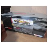 Team Caliber 2001 Diecast 1:24 Dewalt #17