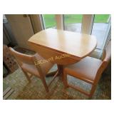 nice small drop side kitchen table w 2 chairs