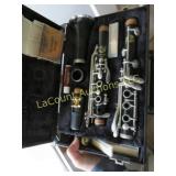 Vito student clarinet in case w many reeds