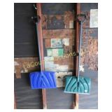 2 snow shovels 1 metal edge 1 plastic