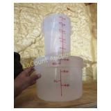 3 measuring containers w lids