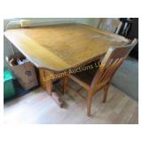 dining room table w 4 oak chairs