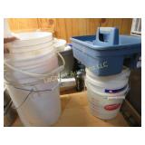 5 gallon pails sterilite holder cleaners tie boots