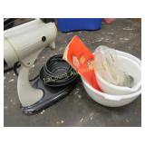 vintage Sunbeam stand mixer w bowls beaters