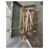 tool box w assorted older hand tools & saw