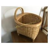 nice sturdy basket with feet and 1 handle nice sturdy basket with feet and 1 handle