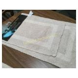 2 cream color bath matt rug set  new nice