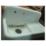 vintage cast iron farmhouse sink awesome!