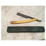 vintage straight Razor in case