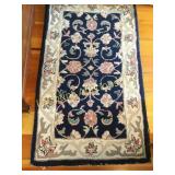 nice area rug apx 3