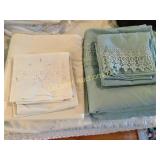 2 sets queen sheets good condtiion