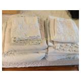 2 sets queen sheets good condtiion