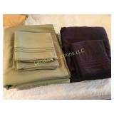 2 sets queen sheets good condtiion