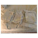 2 sets queen sheets good condtiion