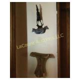 2 decorator pieces top carved
