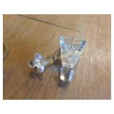 2 small bottle stoppers, 1.25 & 1.75"