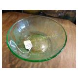 green Depression bowl, 7.5", leaves pattern