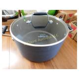 Calphalon soup pot, 7 qt, like new