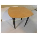 sm. end table, 24 x 22h