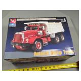 AMT Ertl 1:25 Scale Autocar Dump Truck Plastic Mod