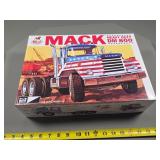 MPC Mack DM 800 Heavy Duty 1:25 Scale Model Kit