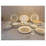32 Pc Franciscan Earthenware Dishes