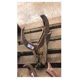 Pipe grapple.
