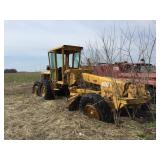 JD 570 road grader
