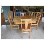 Oak Table, 7 chairs, 3 leaves