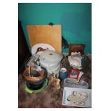Miscellaneous Lot incl Punch Bowl, Glass Platters Miscellaneous Lot incl Punch Bowl, Glass Platters
