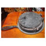 Vintage Cast Iron Waffle Maker 10D Vintage Cast Iron Waffle Maker 10D