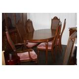Beautiful Dining room Table & 6 Chairs