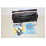 Hitachi Radio & Coby Pocket Radio/Headphones Hitachi Radio & Coby Pocket Radio/Headphones