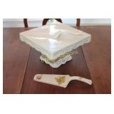 Pedastal Cake Dish & 2 Lifters