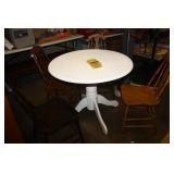Wooden Table with 4 Mismatched Chairs Wooden Table with 4 Mismatched Chairs