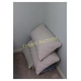 Linen to fit beds & Large Comforter & Pillows