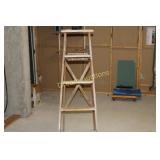 5 FT Wooden Step Ladder