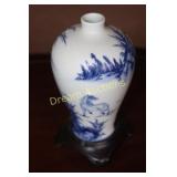 Chinese Ceramic Vase, Blue/White 7H Chinese Ceramic Vase, Blue/White 7H