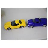 2, 1:24 Maisto Die Cast Cars