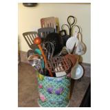 Utensils, Knife Block & Mugs on Stand