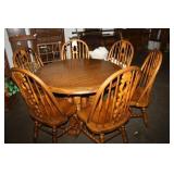 Beautiful Diningroom Table & 6 Hoopback Chairs
