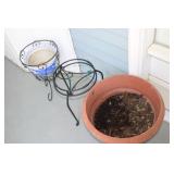 2 Metal Planters & Flowerpot