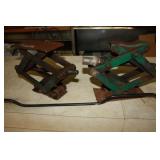 2 Scissor Jacks
