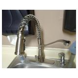 Kitchen faucet w/ Extendable Sprayer - buyer