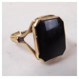 10k Yellow Gold Onyx Ring Size 6 gtw - Broken