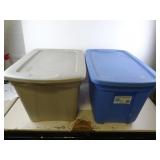 Two Totes with Lids