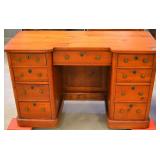 Pine 9drawer kneehole desk