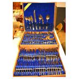16place setting flatware w/case