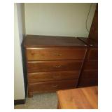 4 drawer wood dresser. Approx size 2ft 10in x 3ft